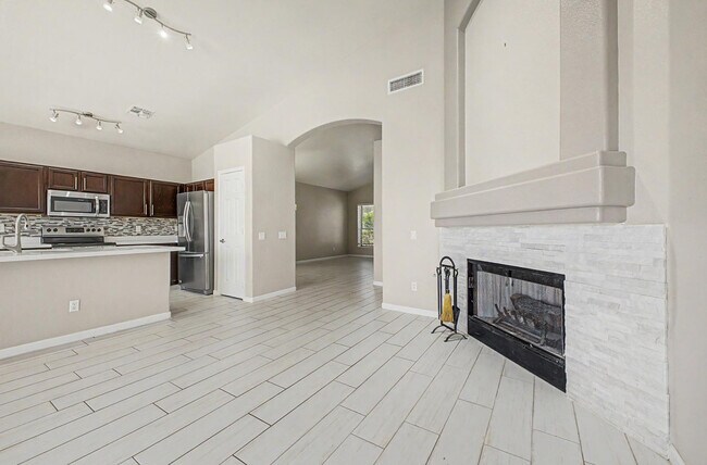 Foto del edificio - 1331 W Blue Ridge Ct