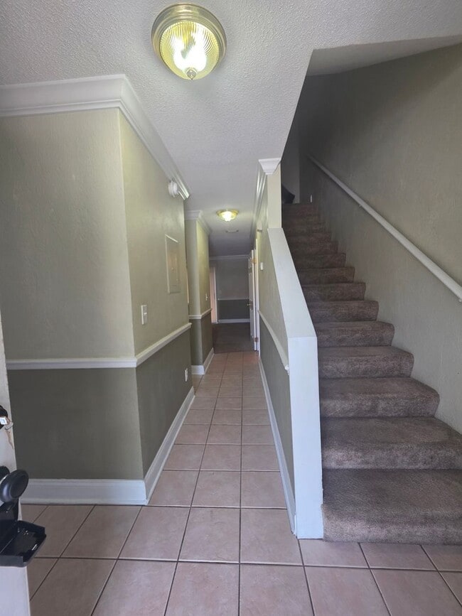 Building Photo - 2 bedroom 1/5 Bath Townhome in South Daytona