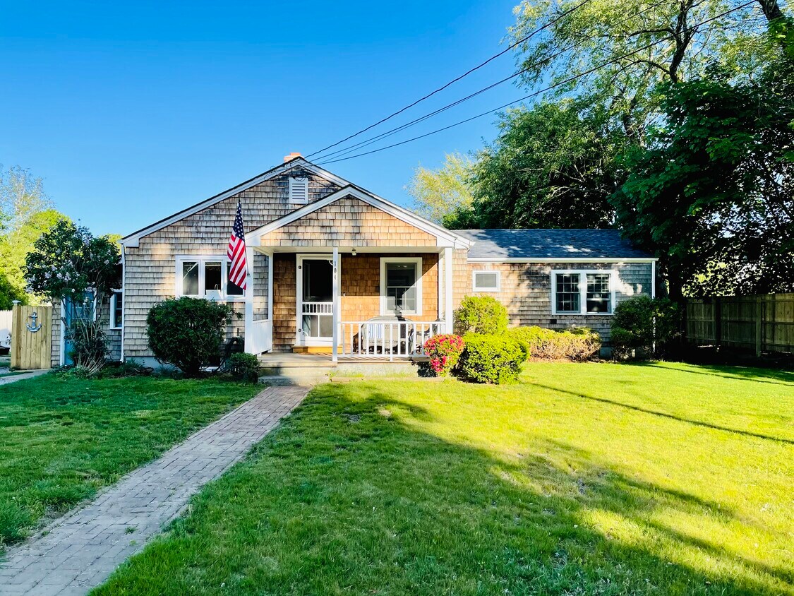 Primary Photo - 104 Hatch St
