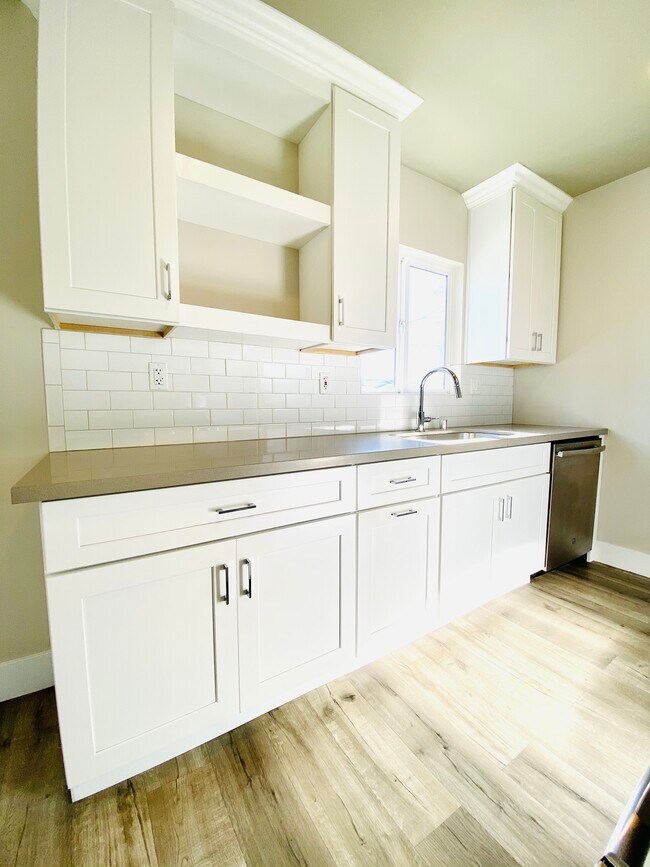Kitchen - 727 Owen Dr