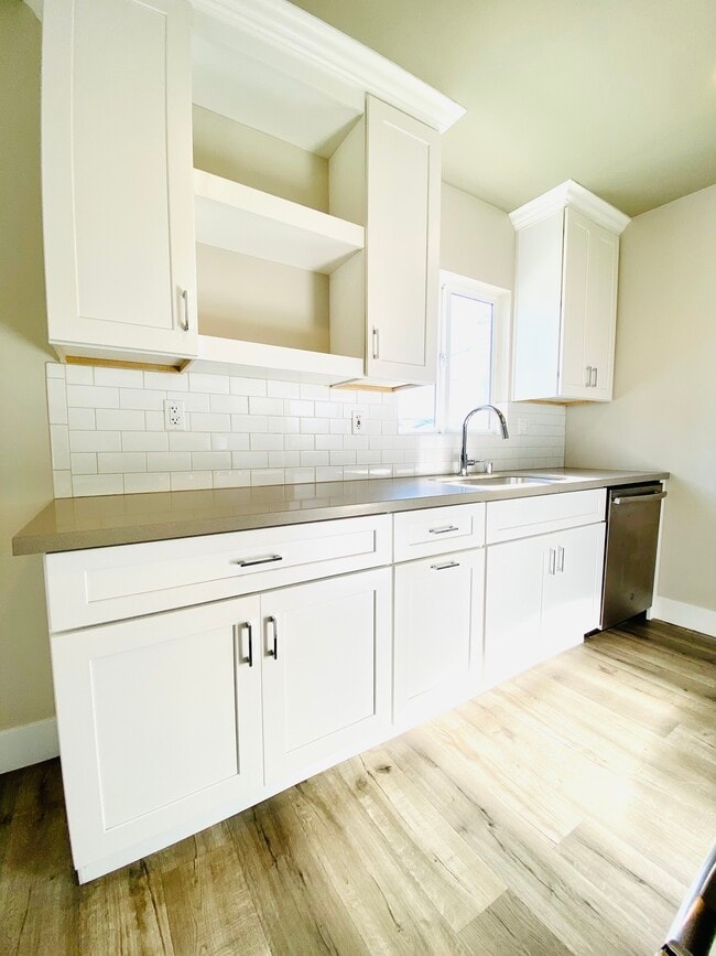 Kitchen - 727 Owen Dr