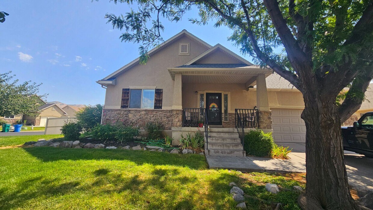 Foto principal - Clean & Spacious 5 Bed, 3 Bath Home in Lehi