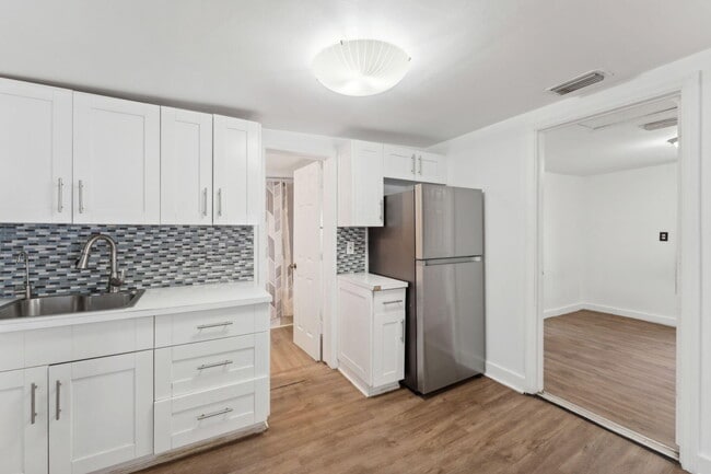 Foto del edificio - 1204 NW 70th St