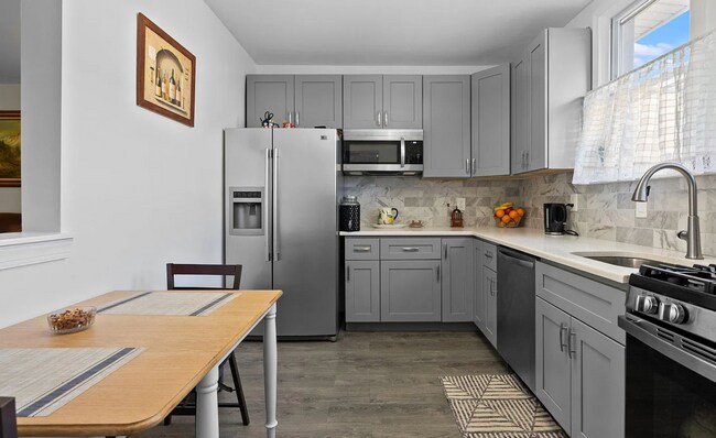 Building Photo - 2153 Haworth St Building Photo - 2153 Haworth St