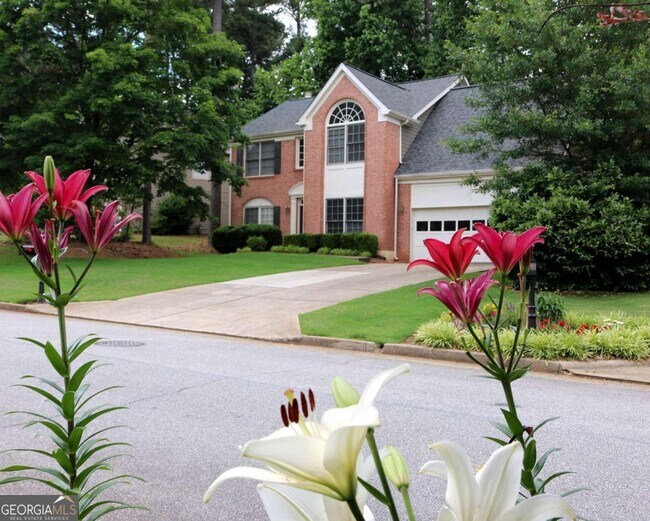 Building Photo - 1045 Vinebrook Ln