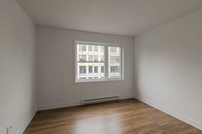 Building Photo - 1800 Rue Victoria