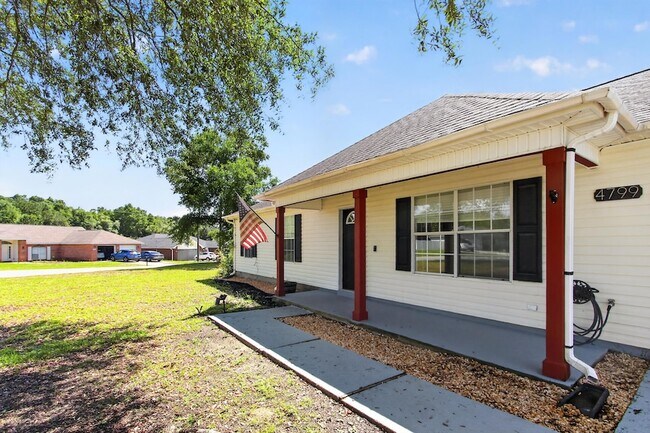 Building Photo - 4799 Coronado Cir
