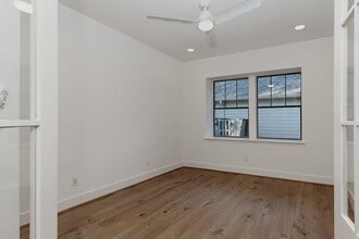 Building Photo - 118 Douvaine Ct