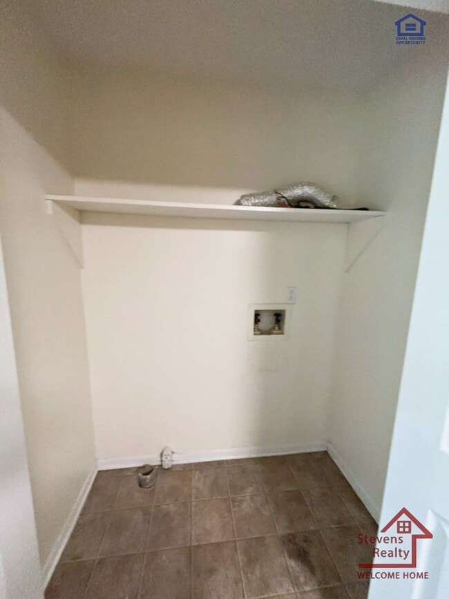 Building Photo - 313 Oriole Dr