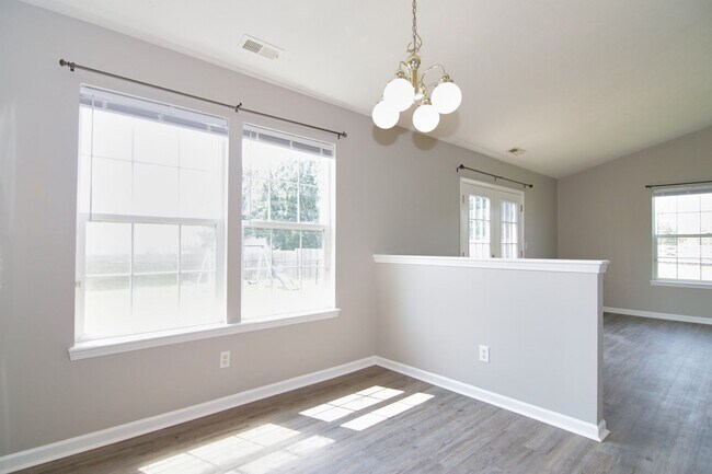Foto del edificio - Coming Soon! Introducing an Exceptional Ho...