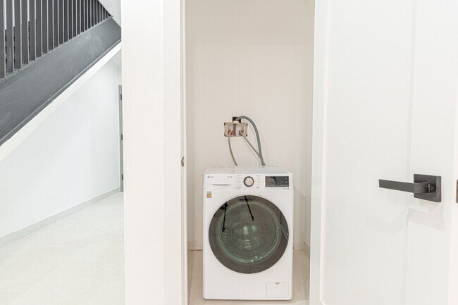 Building Photo - 1255 Decatur St