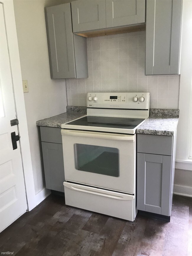 Building Photo - 2 br, 1 bath  - 107 Sager Rd B