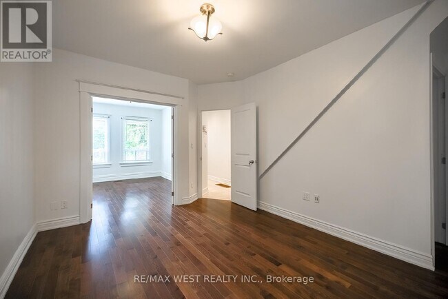 Photo du bâtiment - 108 Armstrong Ave