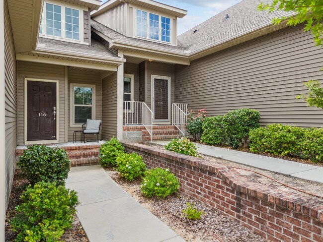 Building Photo - 118 Cypress Cir
