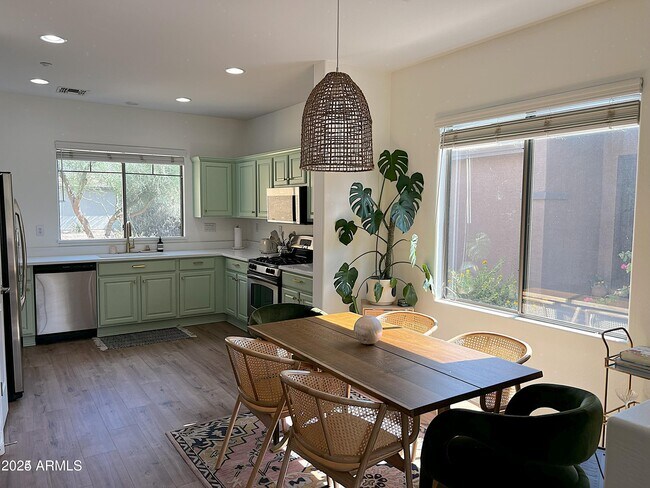 Building Photo - 1702 W Owens Way