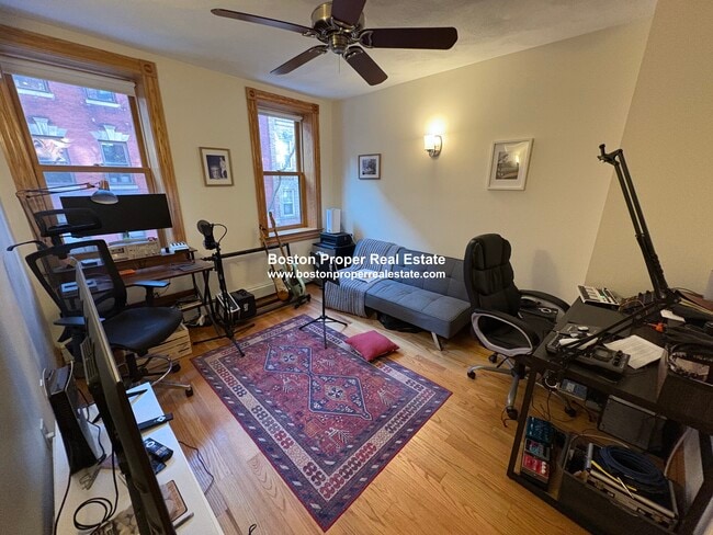 Building Photo - 48 Garden St