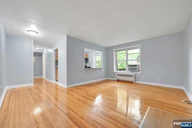 Building Photo - 2350 Linwood Ave