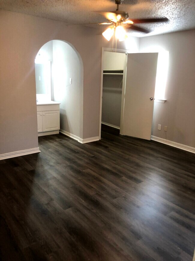 Foto del edificio - 1741 Crystal Way