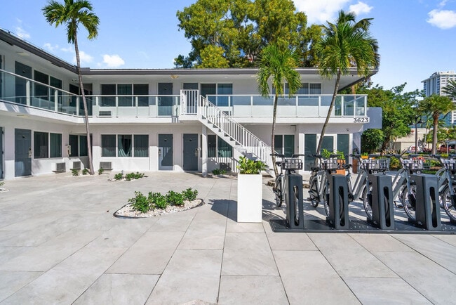 Foto del edificio - 3621 N Ocean Blvd