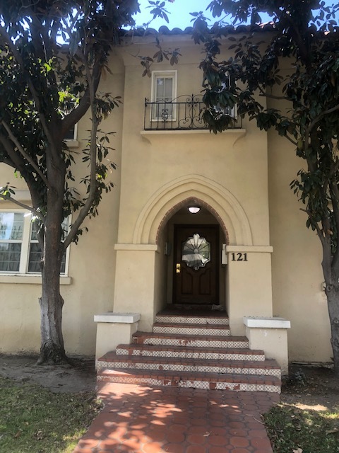 Primary Photo - 121 N Swall Dr