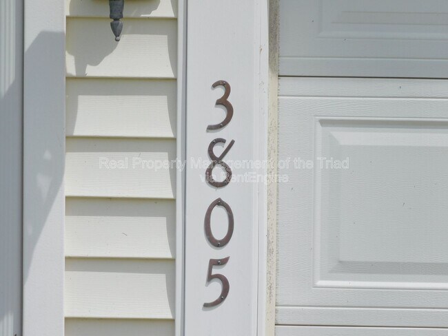 Foto del edificio - 3805 Tutbury Dr