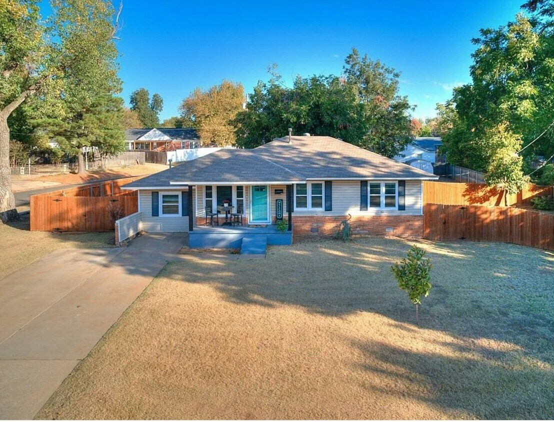 Foto principal - 401 E 8th St