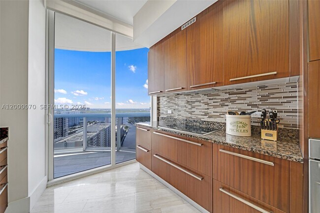 Building Photo - 16001 Collins Ave