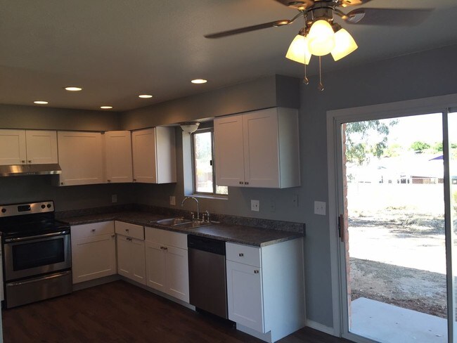 Building Photo - 15824 N Twin Lakes Dr