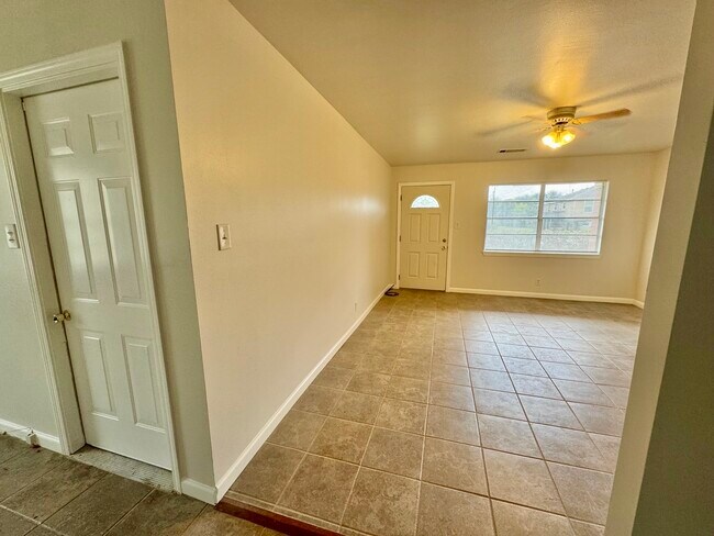 Building Photo - 6710 Fairwood Rd