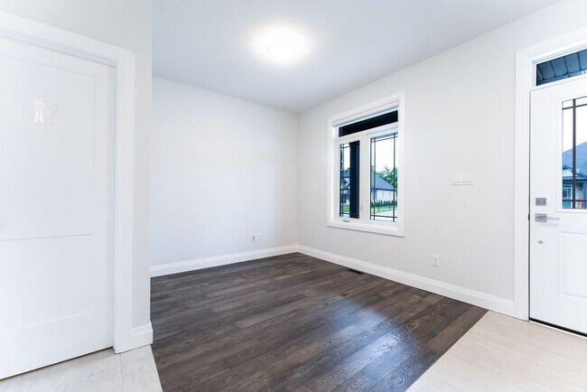 Building Photo - Port Stanley -4 Bedroom * Main floor office / Master Suite * Available April 2026 – $2695