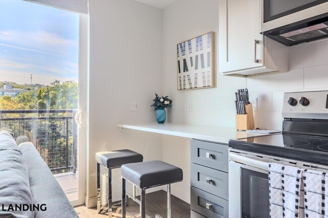 Building Photo - 210 E Green St