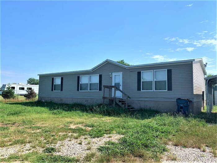 Primary Photo - Spacious mobile home on acreage