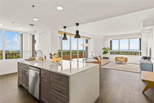 Building Photo - 251 Crandon Blvd