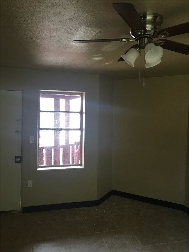 Building Photo - 3317 S Robinson Ave