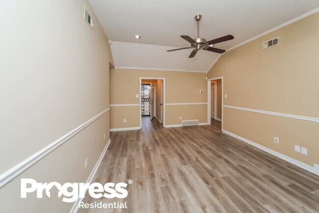 Building Photo - 5689 Riverhead Ave