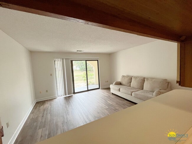 Building Photo - Lovely Ground Floor 1 Bedroom 1 Bath Condo in Bluewater Bay