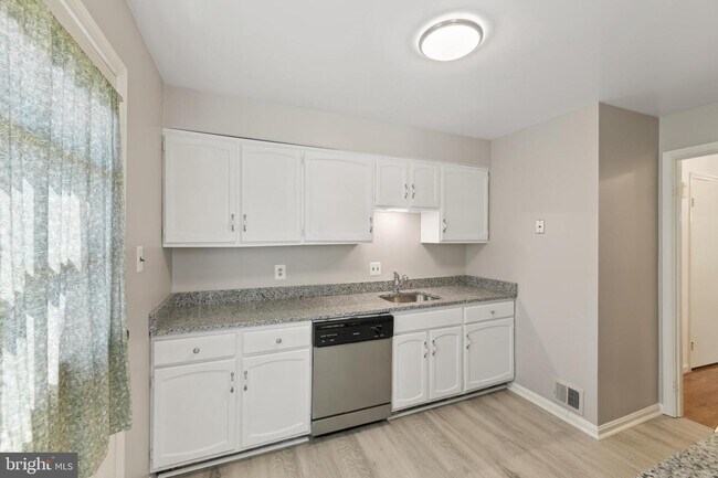 Building Photo - 1549 Bruton Ct