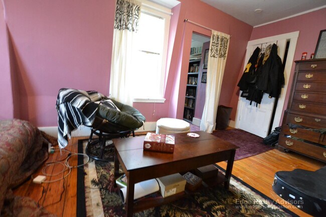 Foto del edificio - 16 Greylock Rd