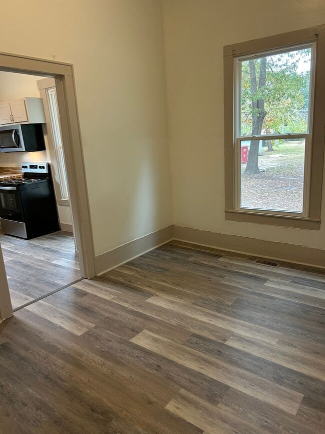 Building Photo - 113 E Church St