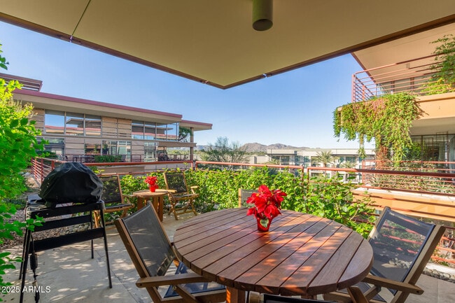 Foto del edificio - 7131 E Rancho Vista Dr