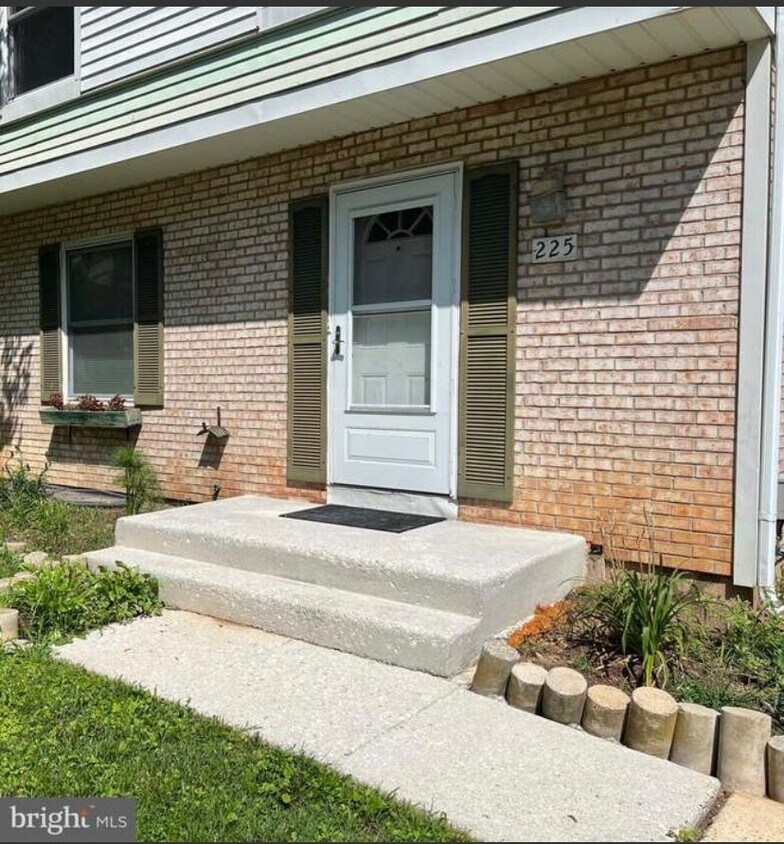 225 Hammershire Rd, Reisterstown, MD 21136 House Rental in