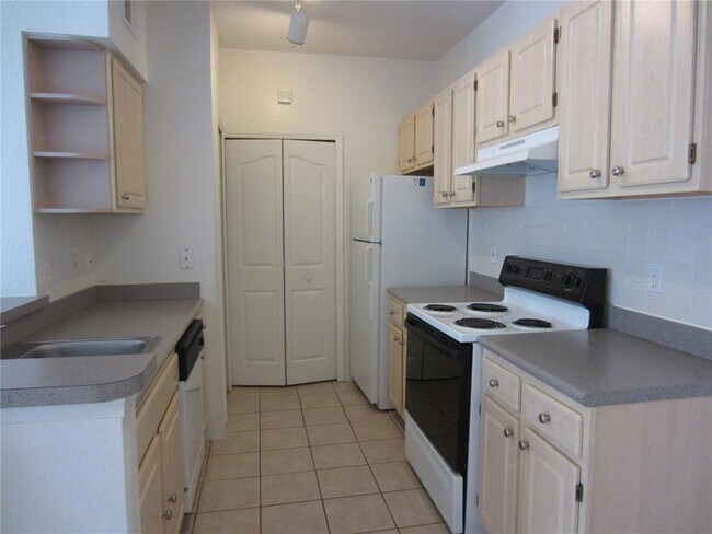 Building Photo - 8911 Legacy Ct