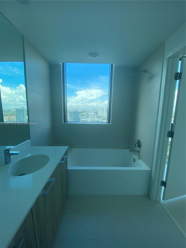 Foto del edificio - 501 NE 31st St
