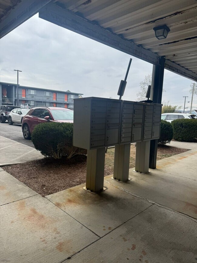 Building Photo - FALL 2026: $3,300/month for ENTIRE UNIT! Great location w/ TWO assigned parking spaces! Move in A...