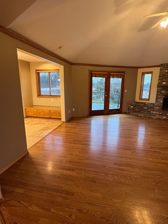 Building Photo - Charming 3-Bed Retreat in Tualatin: Your I...