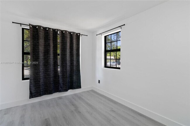 Foto del edificio - 1325 NW 51st St