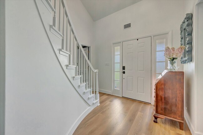 Foto del edificio - Luxury 5 Bed/4 Bath Pool Home on a Golf Course in Central Sarasota