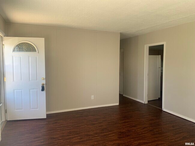 Building Photo - 1814 N Stever Ave