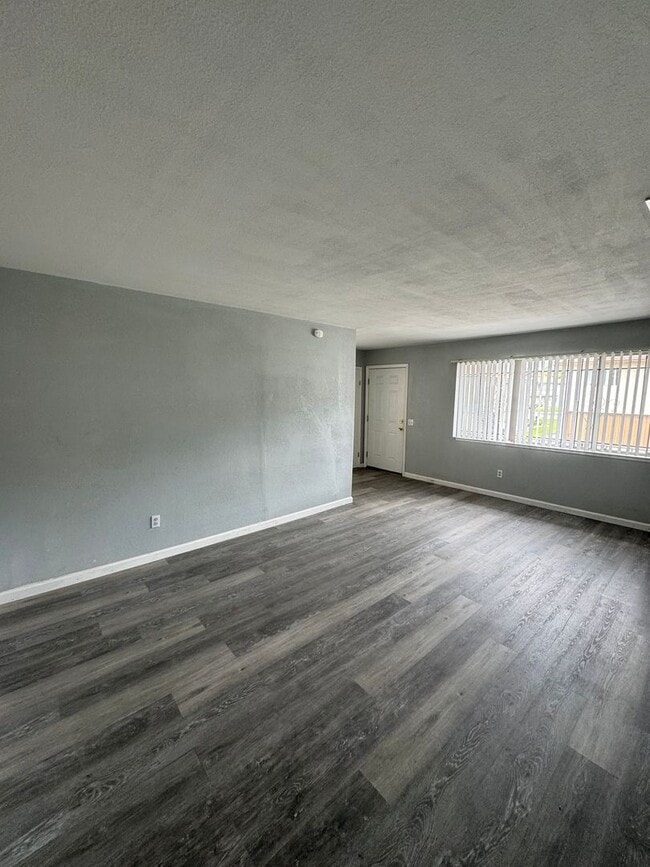 Building Photo - Great 2 bedroom 1 bath