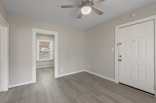 Building Photo - 811 B Sam Houston Ave
